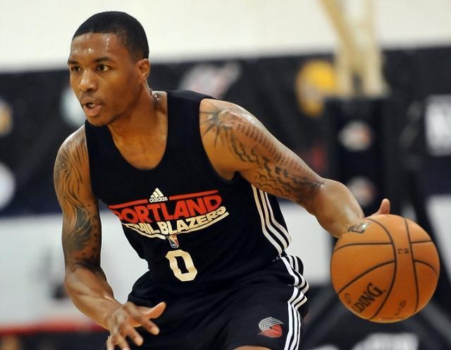 而前锋线的 而前锋线的