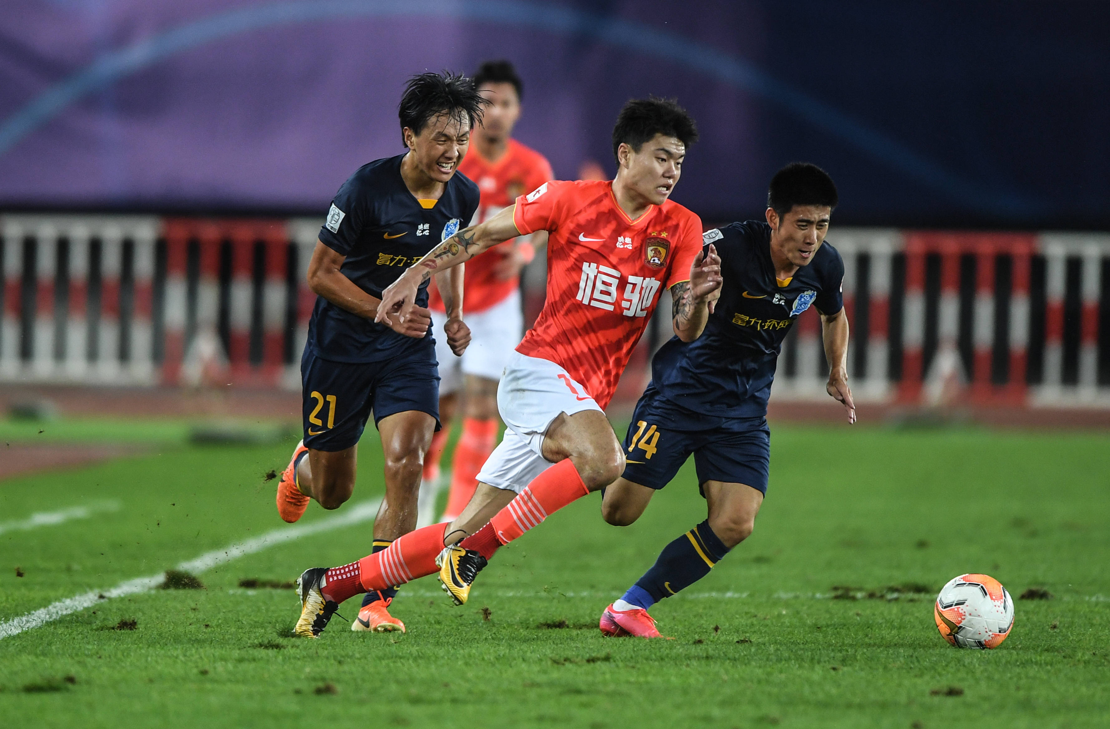 足边锋牵制 足边锋牵制